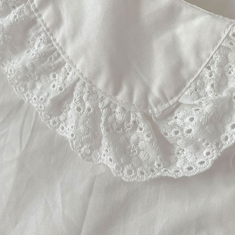 Hemd mit Peter-Pan-Kragen und Ösen