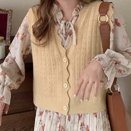 Scallop Trim Vest