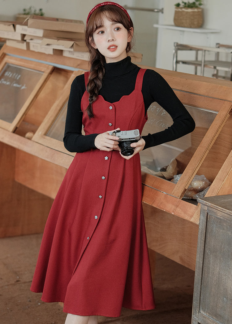 Camisole-Kleid mit Muschelsaum und Knopfleiste