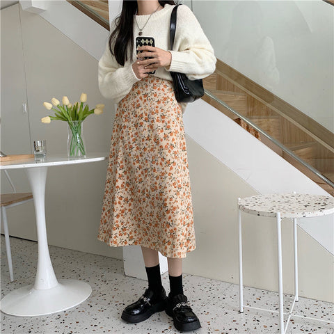 Falda midi con estampado floral de otoño