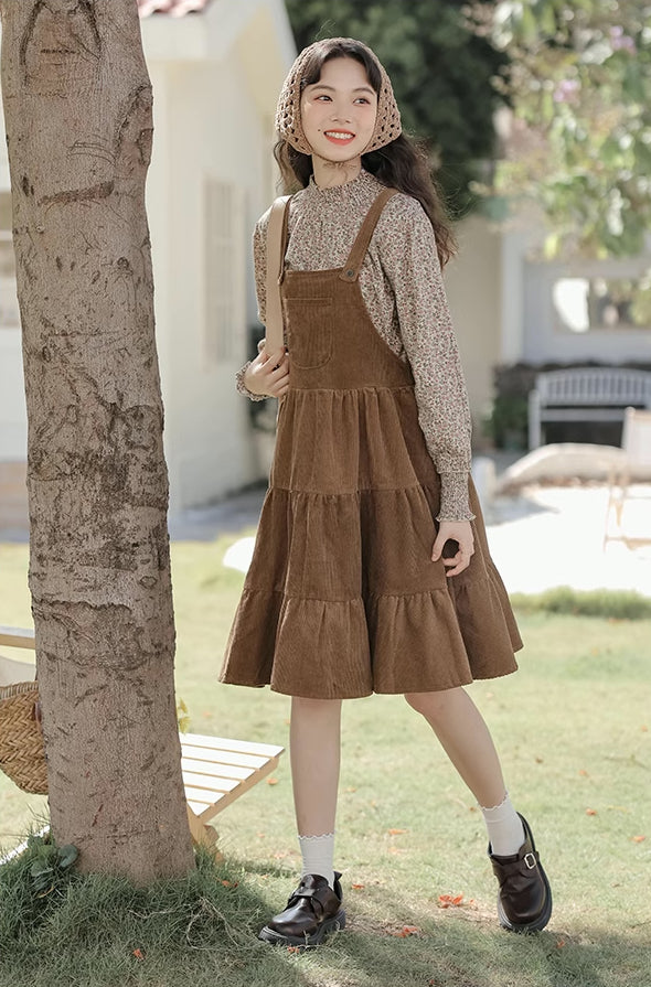 Vestido y blusa tipo pichi de pana escalonados