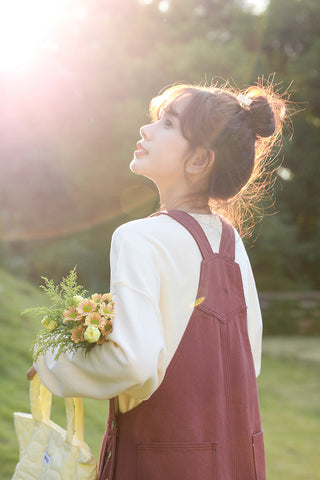 Overall mit Wildblumenstickerei