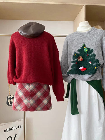 Suéter con dijes de árbol de Navidad
