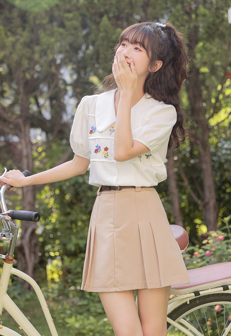 Retro Floral Embroidered Blouse