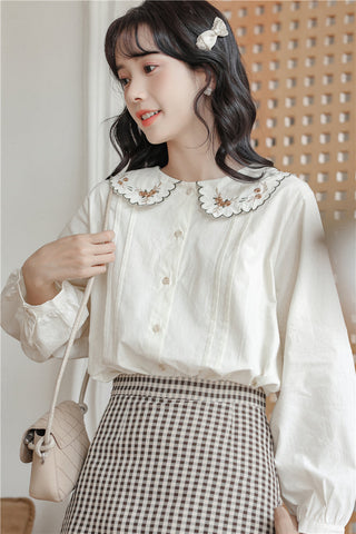 Scallop Floral Embroidered Collar Blouse