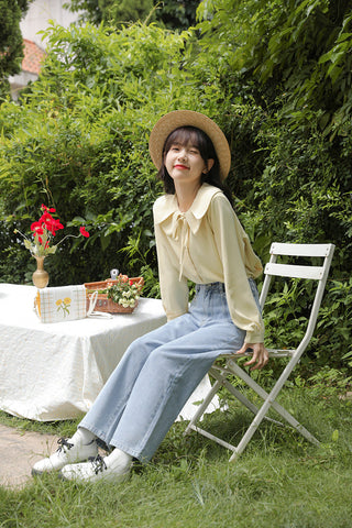 Jeans mit Blumenrankenstickerei