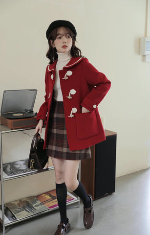 Abrigo tipo trenca con cuello Peter Pan y botones