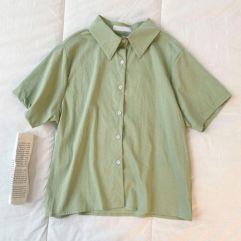 Camisa con botones de caramelo