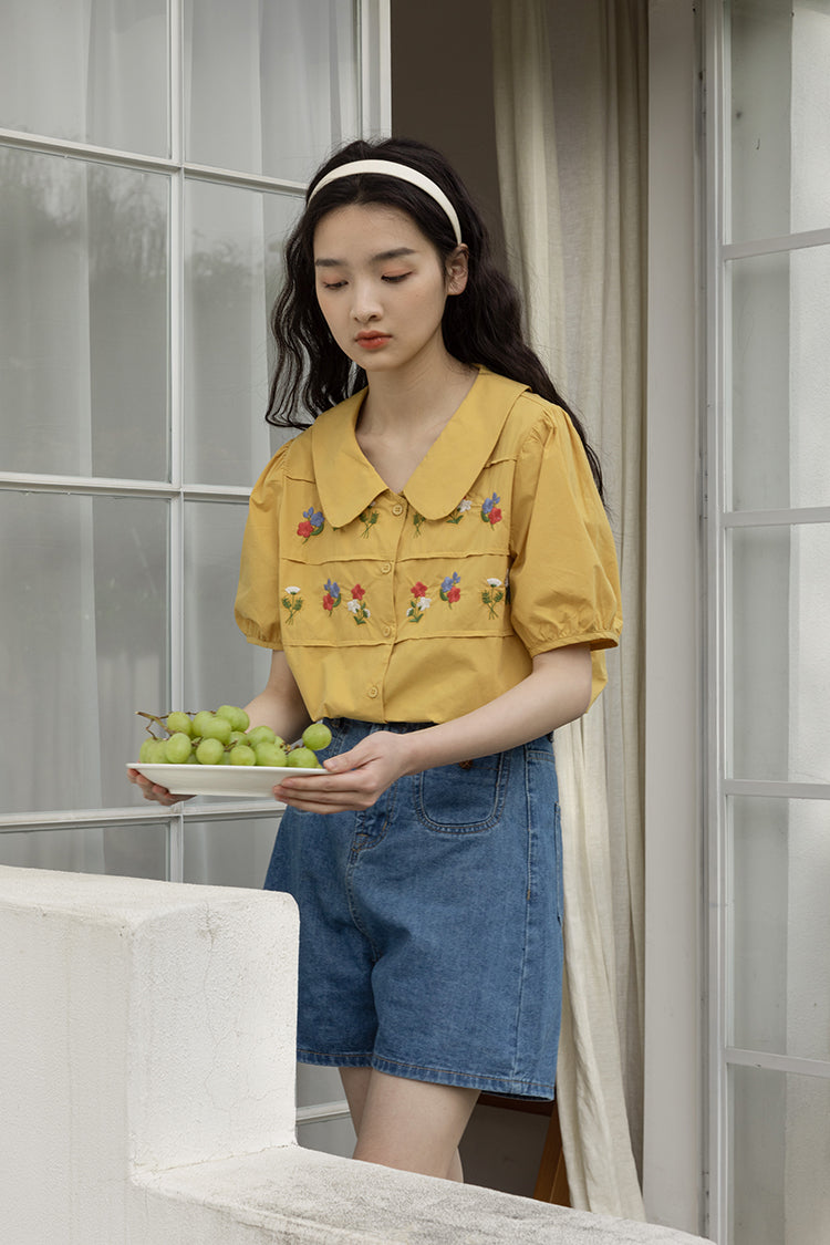 Retro Floral Embroidered Blouse