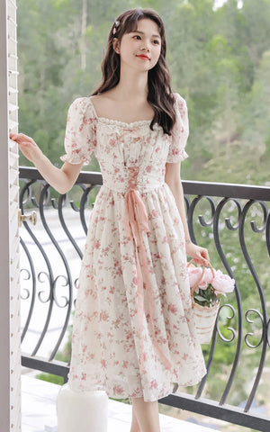 Vestido con encaje de flor de cerezo