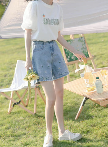 Dancing Flowers Embroidered Shorts