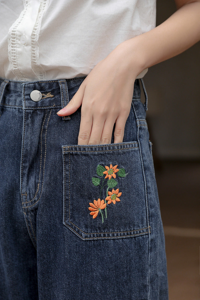 Country Daisy Jeans mit bestickter Tasche 