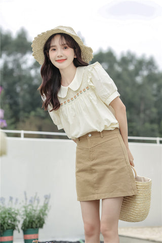 Blusa de manga corta con cadena de margaritas