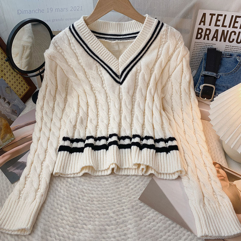 Varsity-Pullover mit Zopfmuster und V-Ausschnitt
