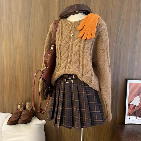 Muskatnussfarbener Mini-Faltenrock mit Karomuster