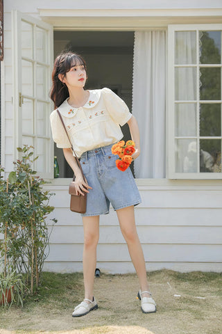Blusa bordada con gerberas naranjas