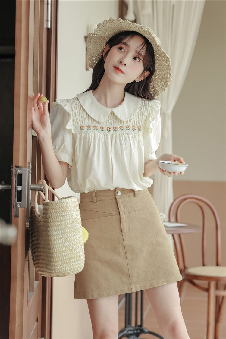 Blusa de manga corta con cadena de margaritas