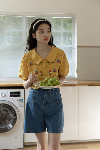 Retro Floral Embroidered Blouse