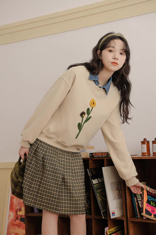 Sudadera con pompones y flores silvestres