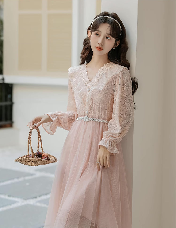 Midikleid aus Spitze und Tüll mit V-Ausschnitt