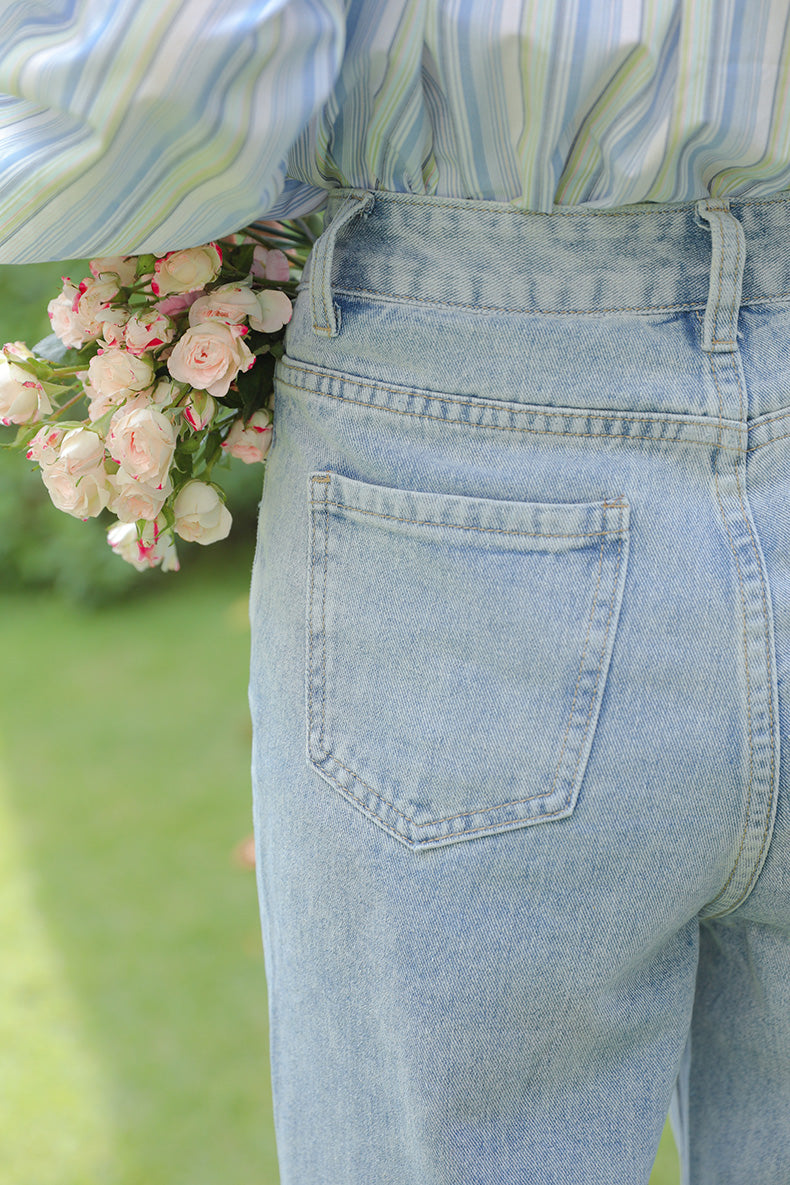 Jeans mit Saturn-Stickerei