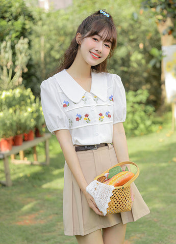 Retro Floral Embroidered Blouse