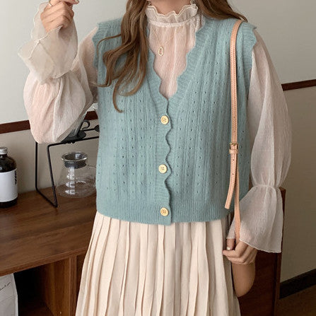 Scallop Trim Vest