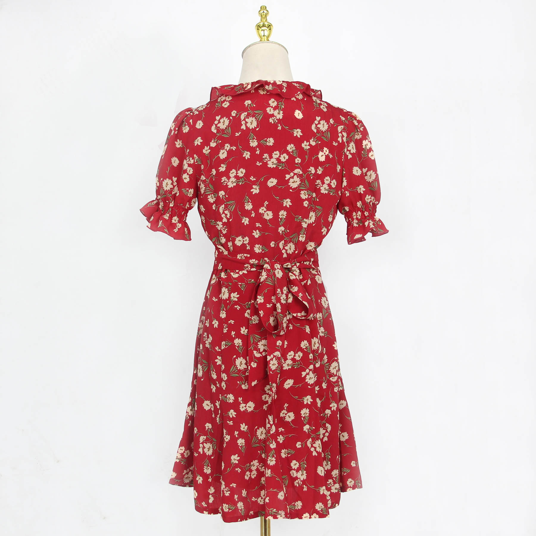 Kleid mit Blumenblüten-Puffärmeln