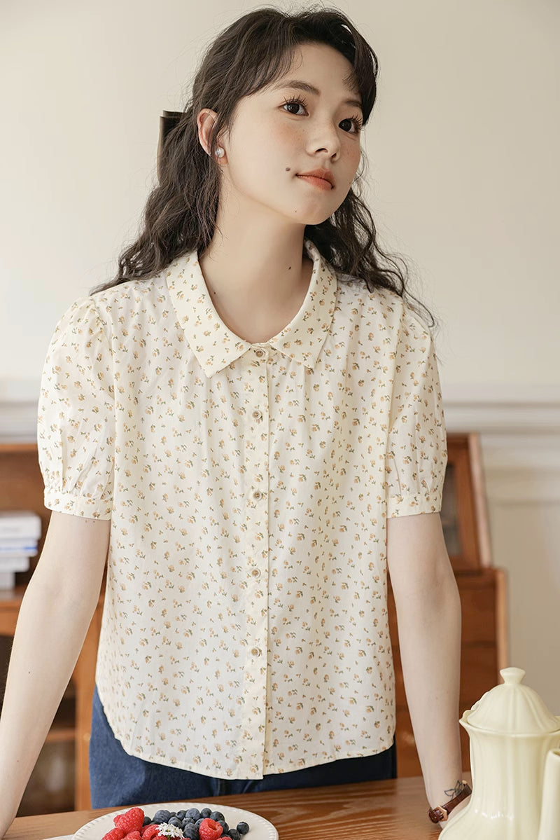 Bluse mit Blümchenmuster
