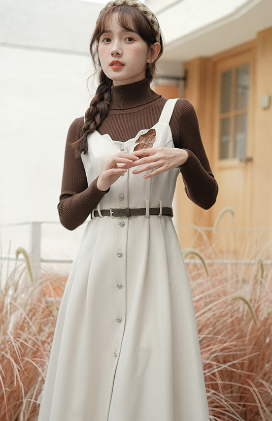 Camisole-Kleid mit Muschelsaum und Knopfleiste