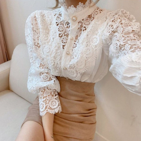 Hochgeschlossenes Spitzenhemd mit Knopfleiste