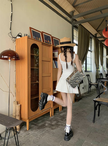 Mini-Faltenrock mit Sternkette