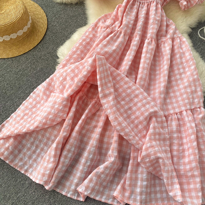 Vestido de cuadros vichy con mangas abullonadas y capas