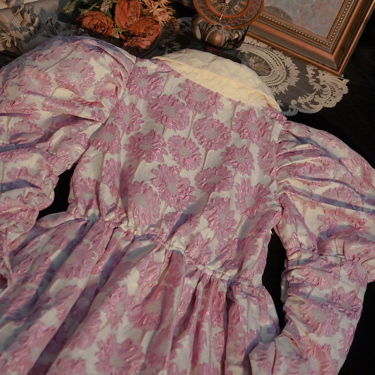 Vestido de jacquard con margaritas y mangas abullonadas