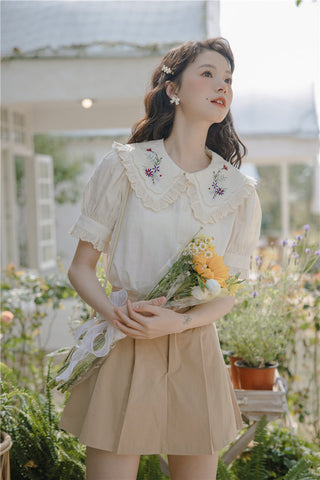 Blusa bordada con flores silvestres