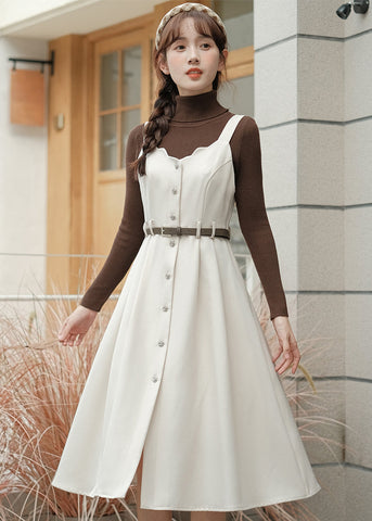 Camisole-Kleid mit Muschelsaum und Knopfleiste