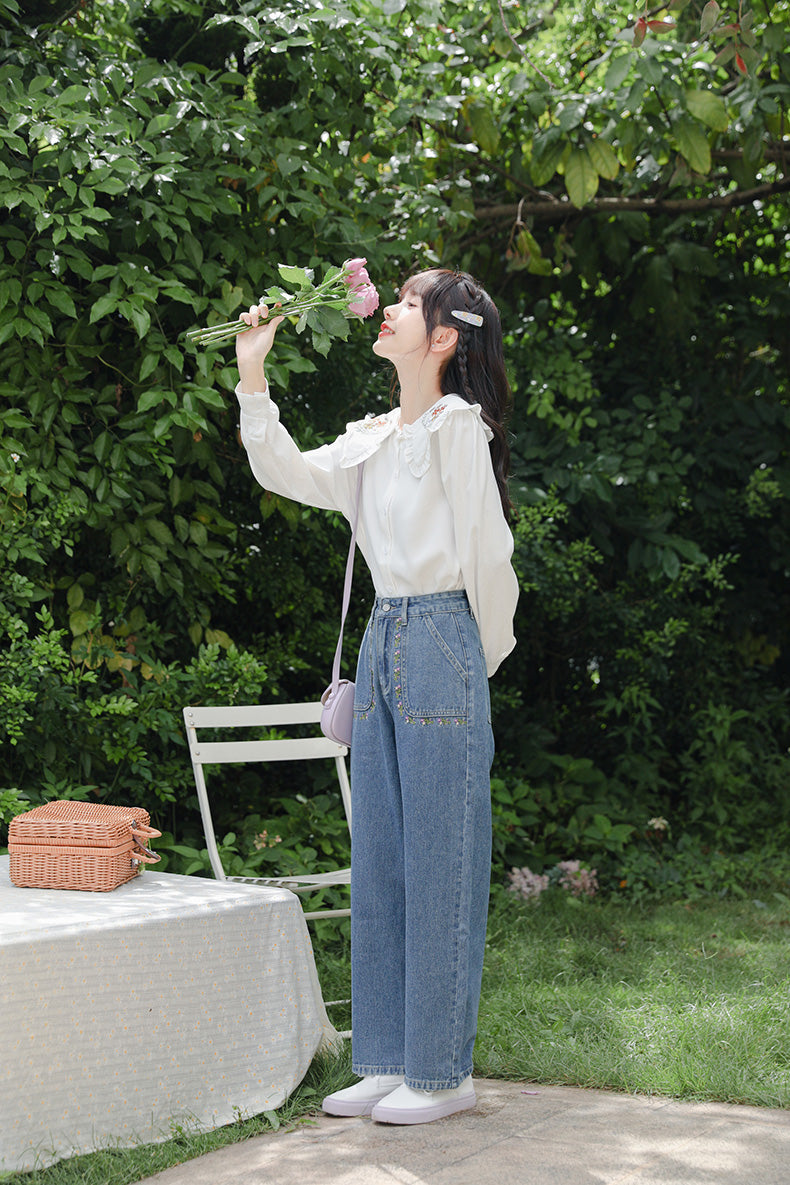 Retro-Jeans mit Blumenmuster und Taschen in Amethyst