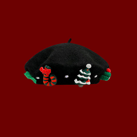 Boina con amuletos navideños