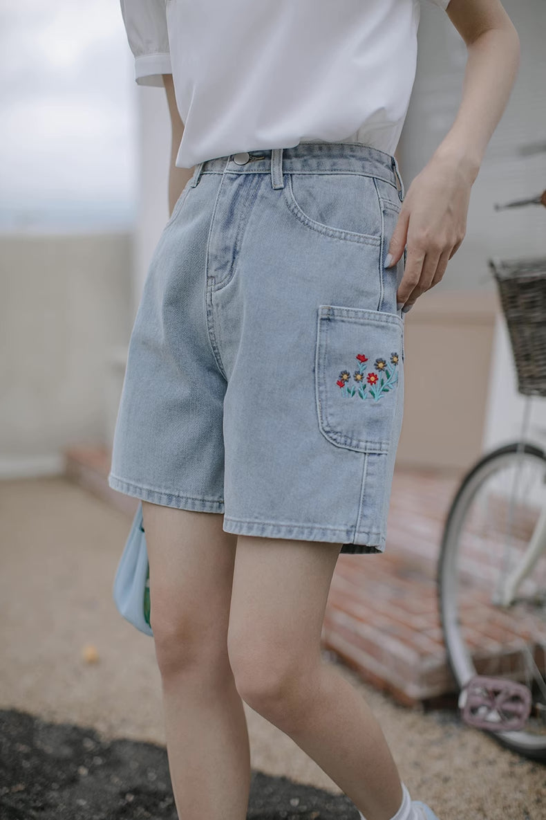 Flower Pocket Embroidered Shorts