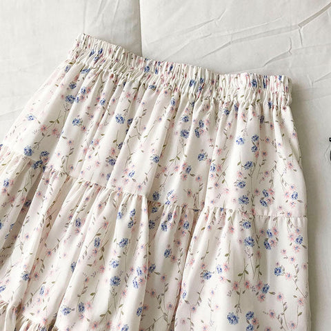 Gestufter Rock mit Blümchenmuster