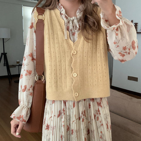 Scallop Trim Vest