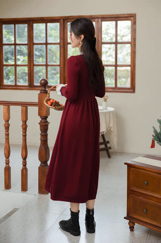 Midi-Pulloverkleid mit Spitzenbesatz