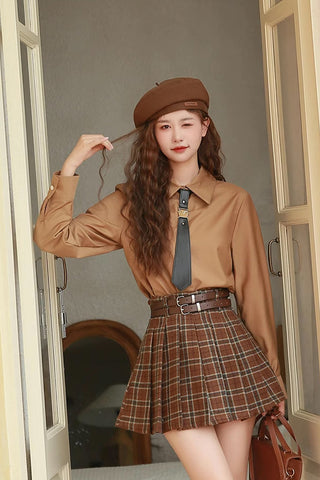 Muskatnussfarbener Mini-Faltenrock mit Karomuster