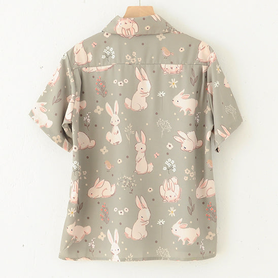 Camisa abotonada con conejito dulce