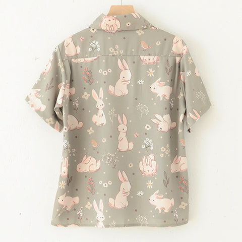 Camisa abotonada con conejito dulce