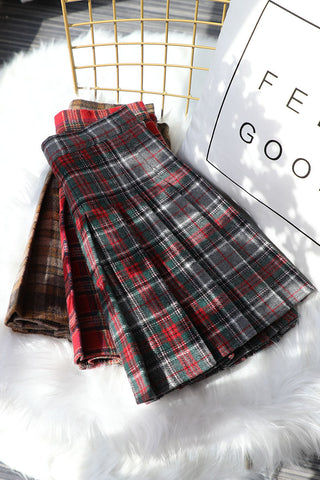 Rustikaler karierter Tennisrock