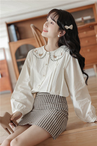 Scallop Floral Embroidered Collar Blouse