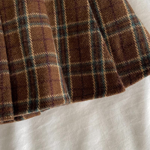 Muskatnussfarbener Mini-Faltenrock mit Karomuster