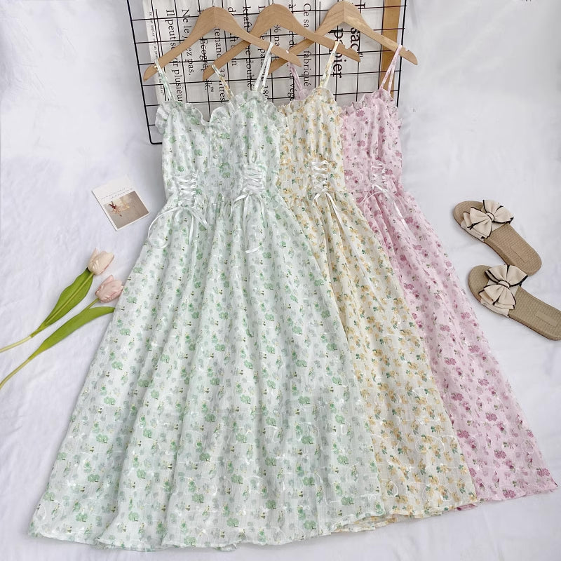 Vestido camisola con cordones y flores de mayo