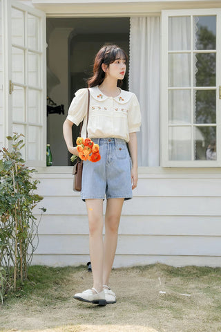 Blusa bordada con gerberas naranjas